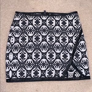 Patterned mini skirt with faux leather trim